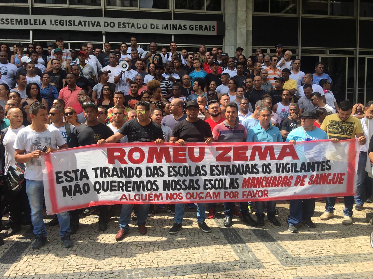 Read more about the article Betão manifesta contra a demissão dos vigilantes;  “sou professor e sei a importância que o vigilante tem para a escola”