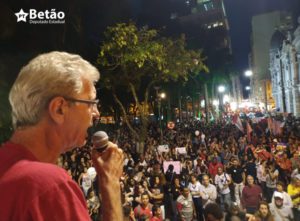 Read more about the article Greve Nacional da Educação reúne 50 mil pessoas em Juiz de Fora
