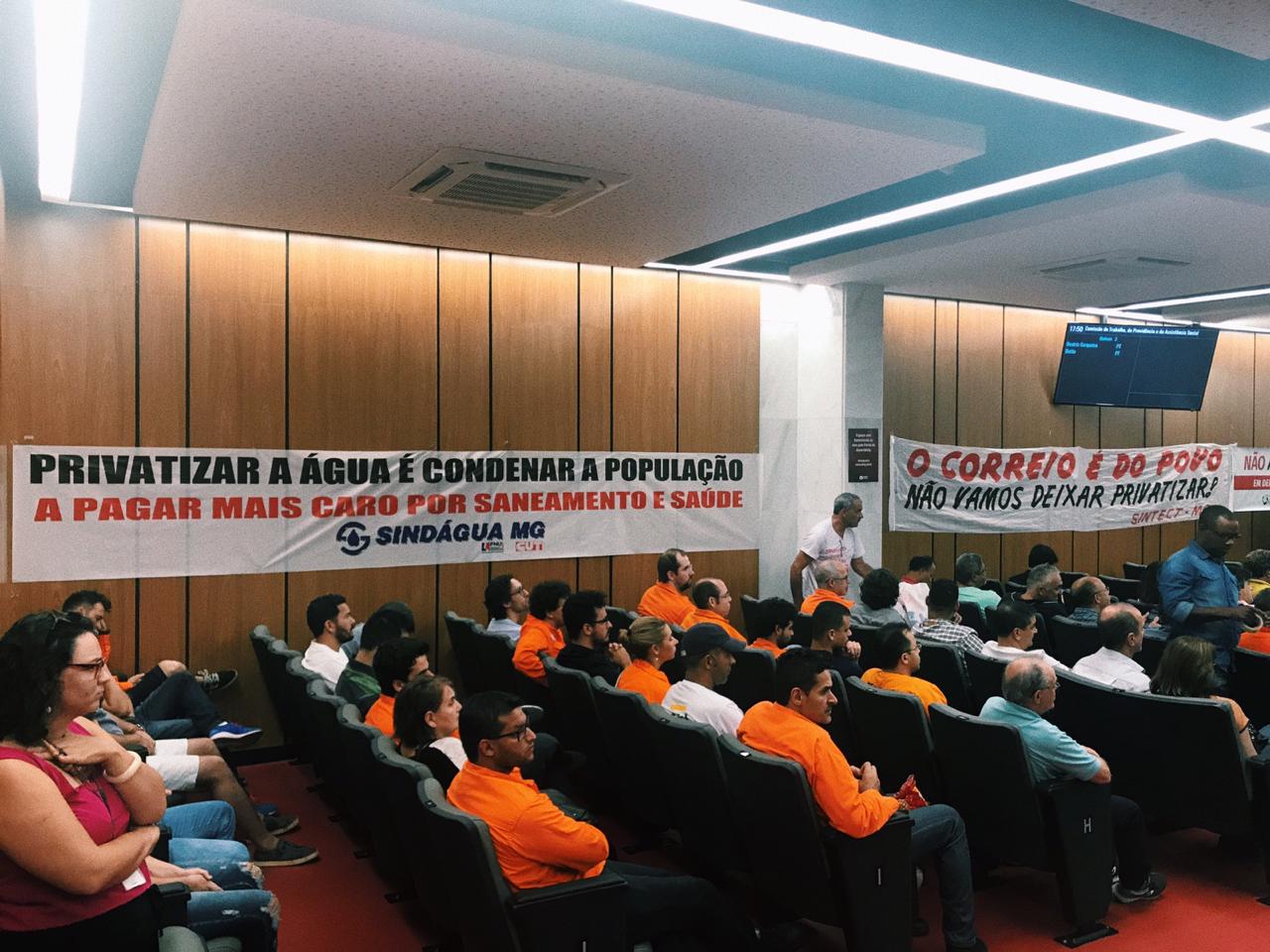 You are currently viewing Sindicatos e representantes dos trabalhadores dizem não à política de privatização; Betão destaca a necessidade da reestatização da Vale