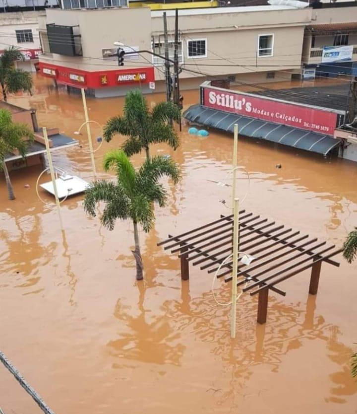 You are currently viewing Enchentes provocam 57 mortes e deixam mais de 28 mil desabrigados em Minas Gerais