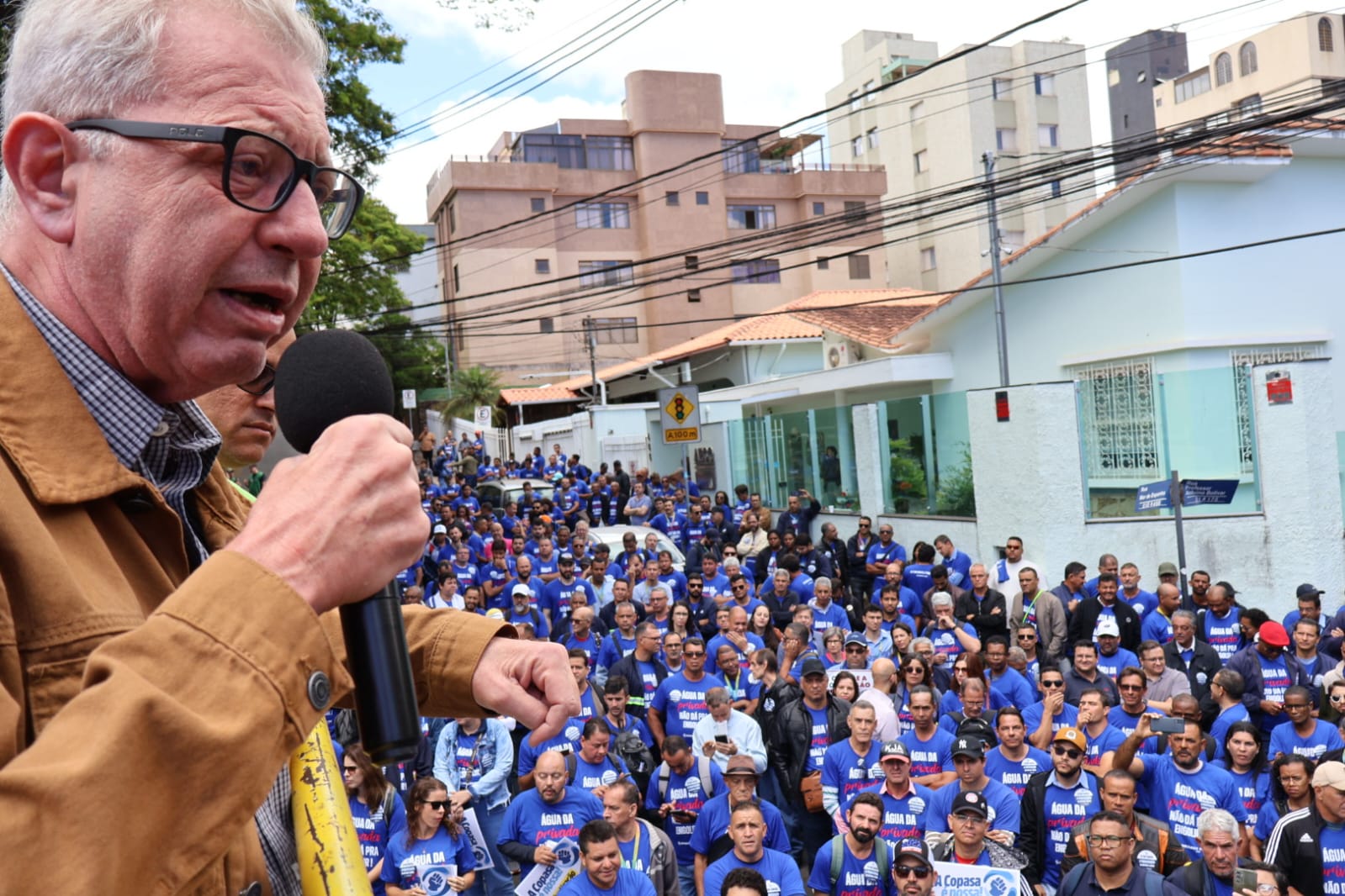 Betão discursando